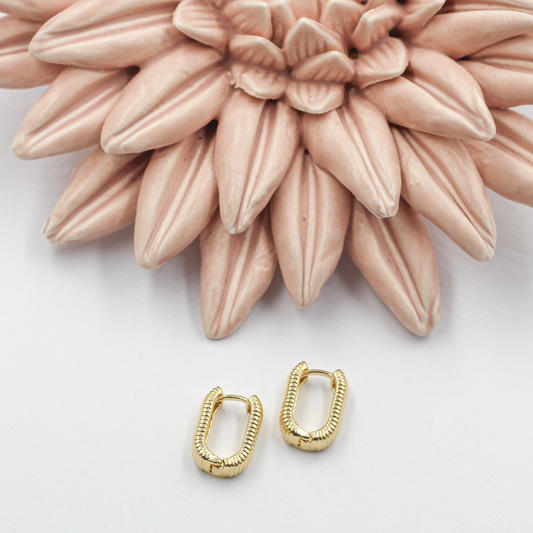 Minimalist Ribbed Huggies Earrings