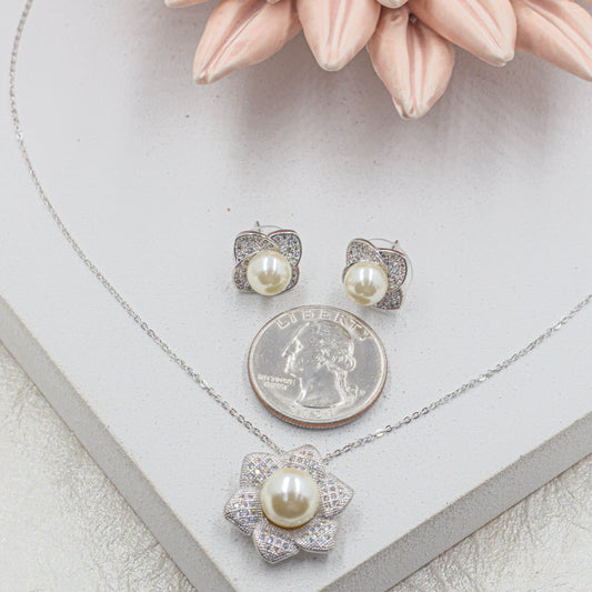 Daisy Flower Pearl Necklace Earrings Set