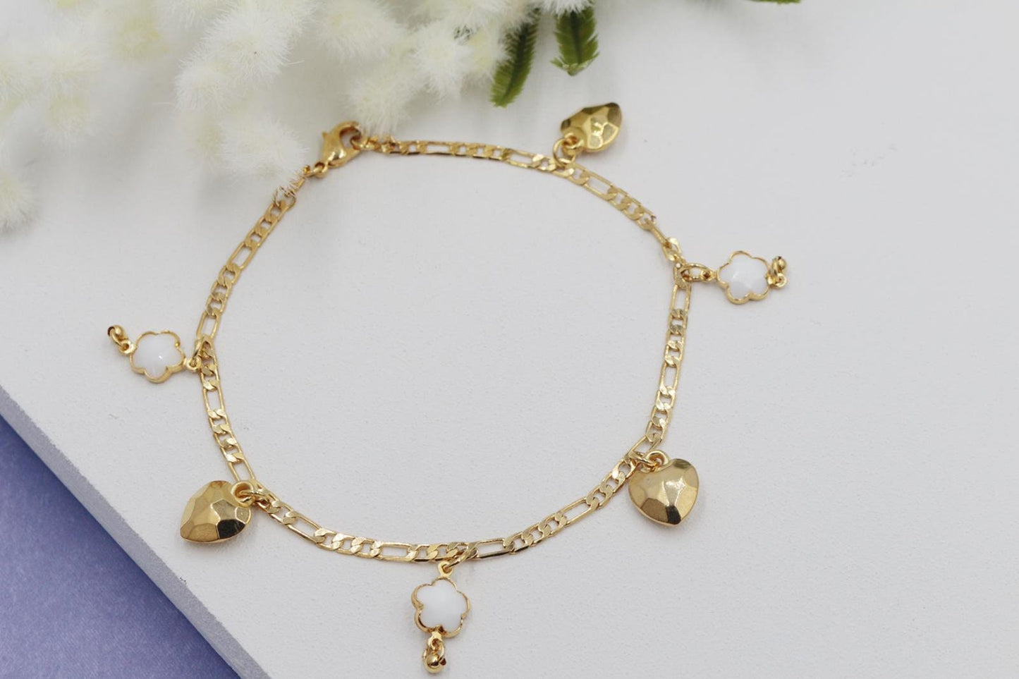 White Flower and Gold Detailed Heart Charms Anklet