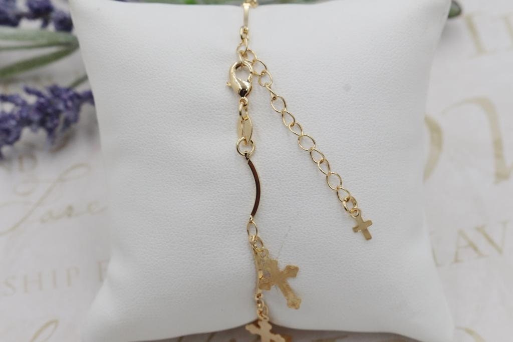 Scalloped Chain with Dainty Detailed Cross Charms Bracelet