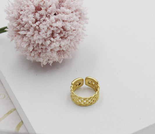 Criss Cross Adjustable Ring