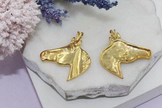 Cubic Zirconia Eye Detailed Horse Pendant