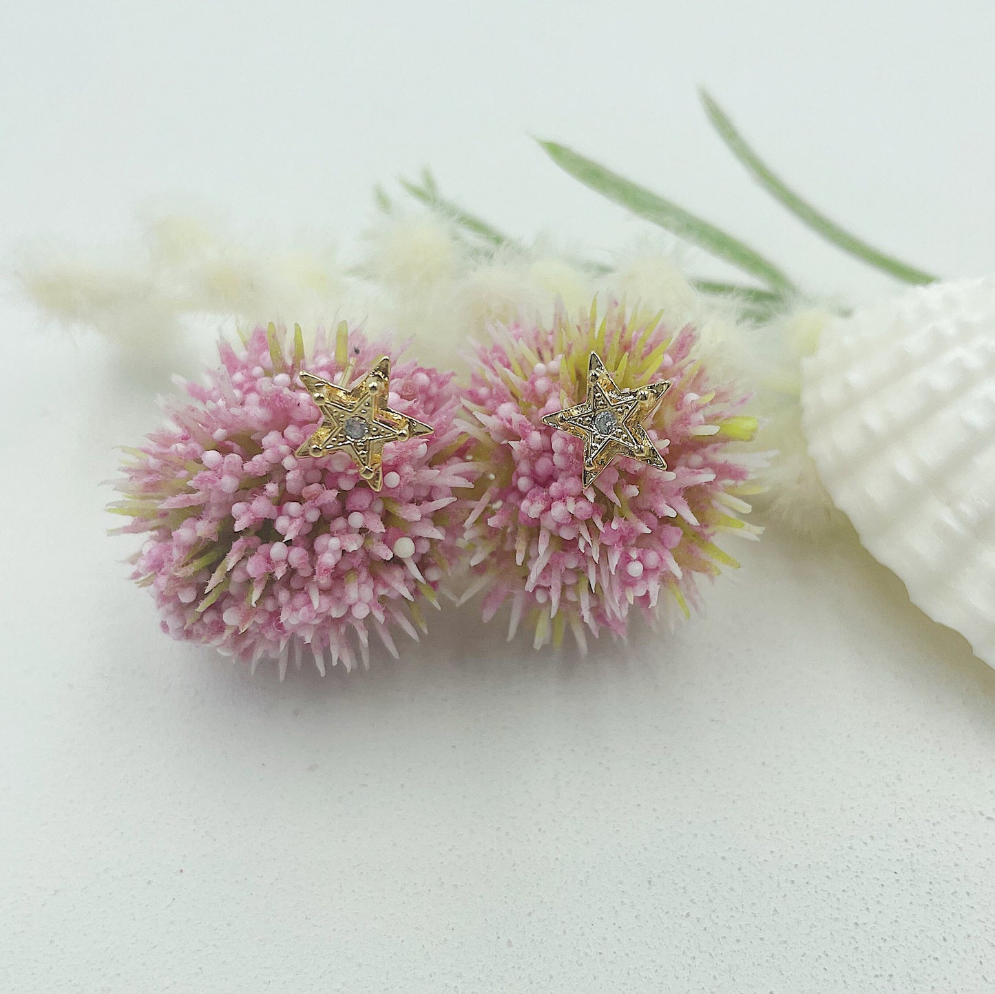 Star With A Light Stone In The Middle Stud Earrings