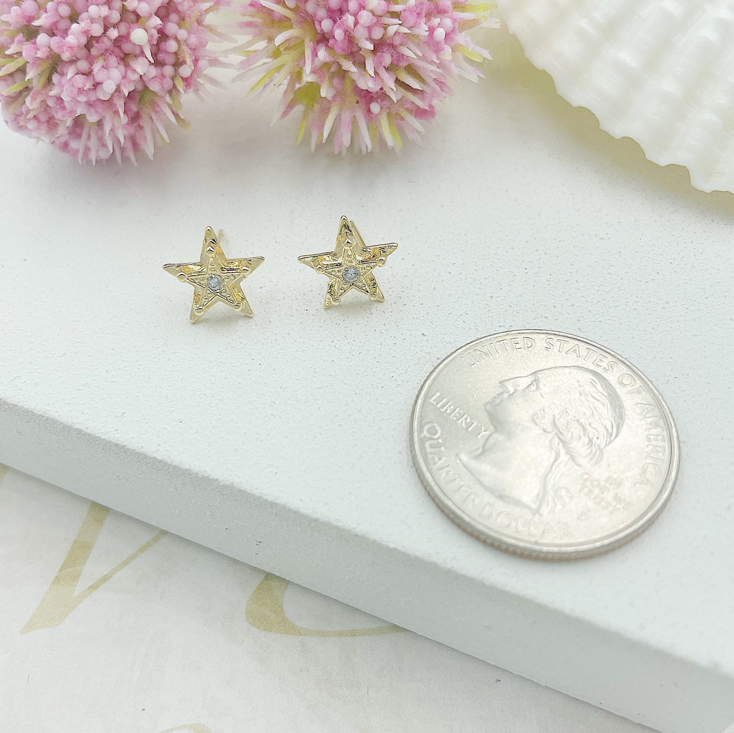 Star With A Light Stone In The Middle Stud Earrings