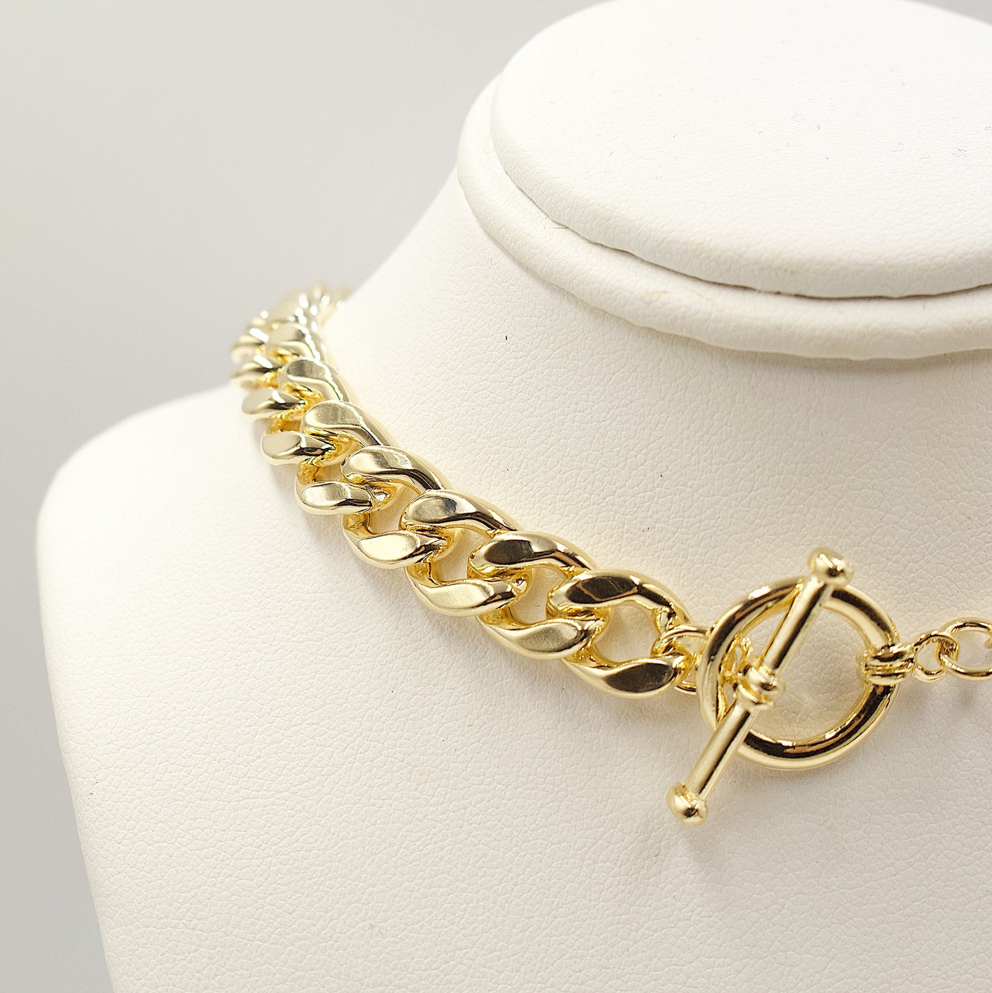 Chain With Toggle Clasp Necklace