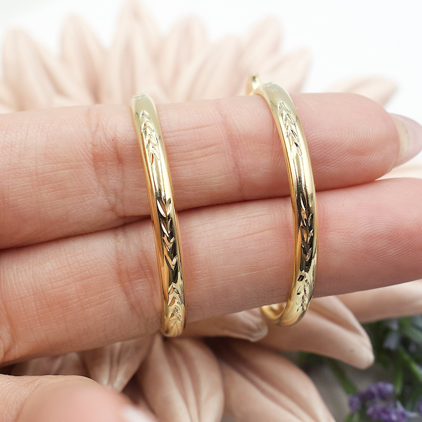 Closed Ring With Designed Details Huggie Earrings