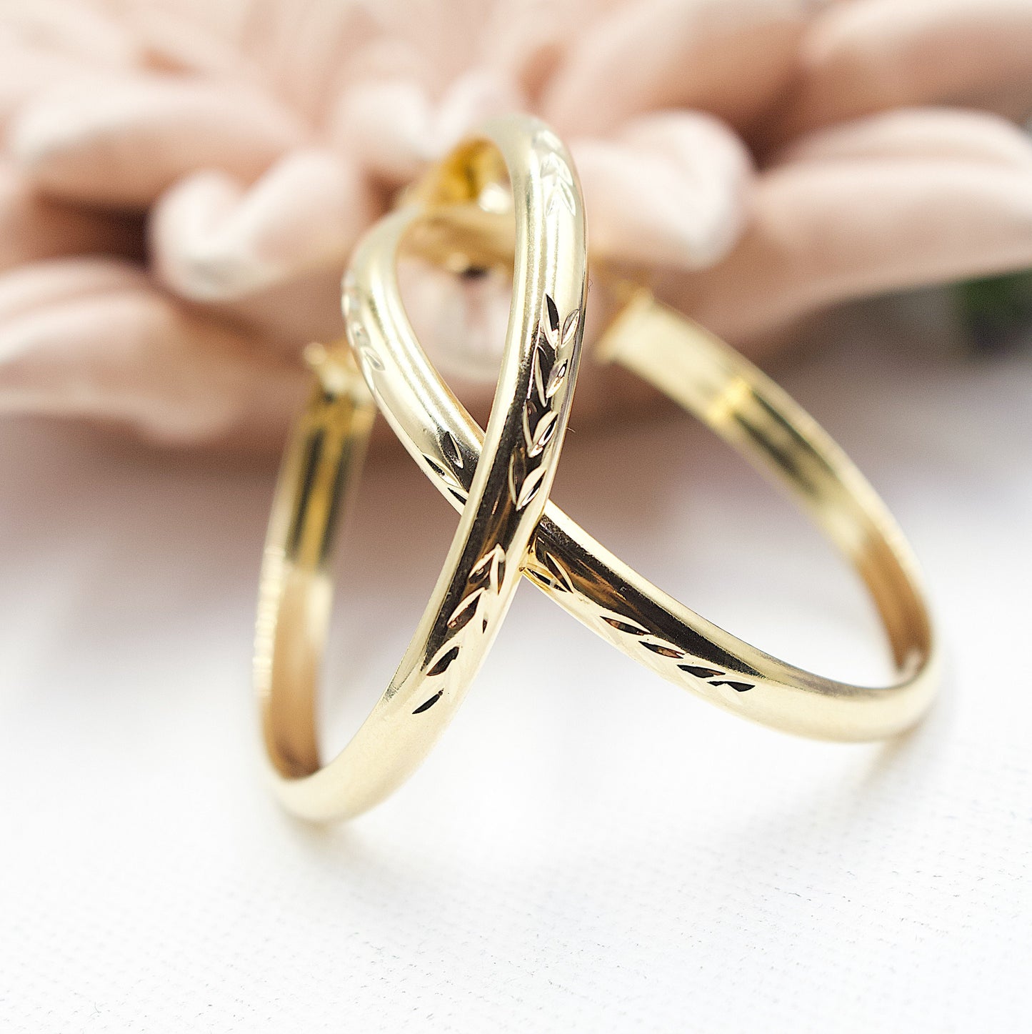 Closed Ring With Designed Details Huggie Earrings