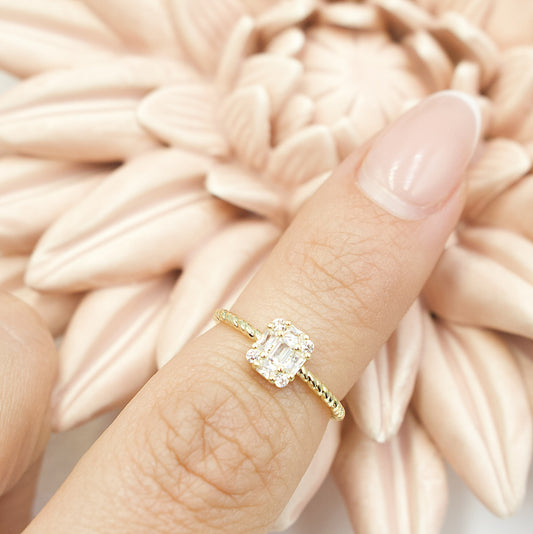 Twisted Rim With A Mix Of Shiny Stones Ring
