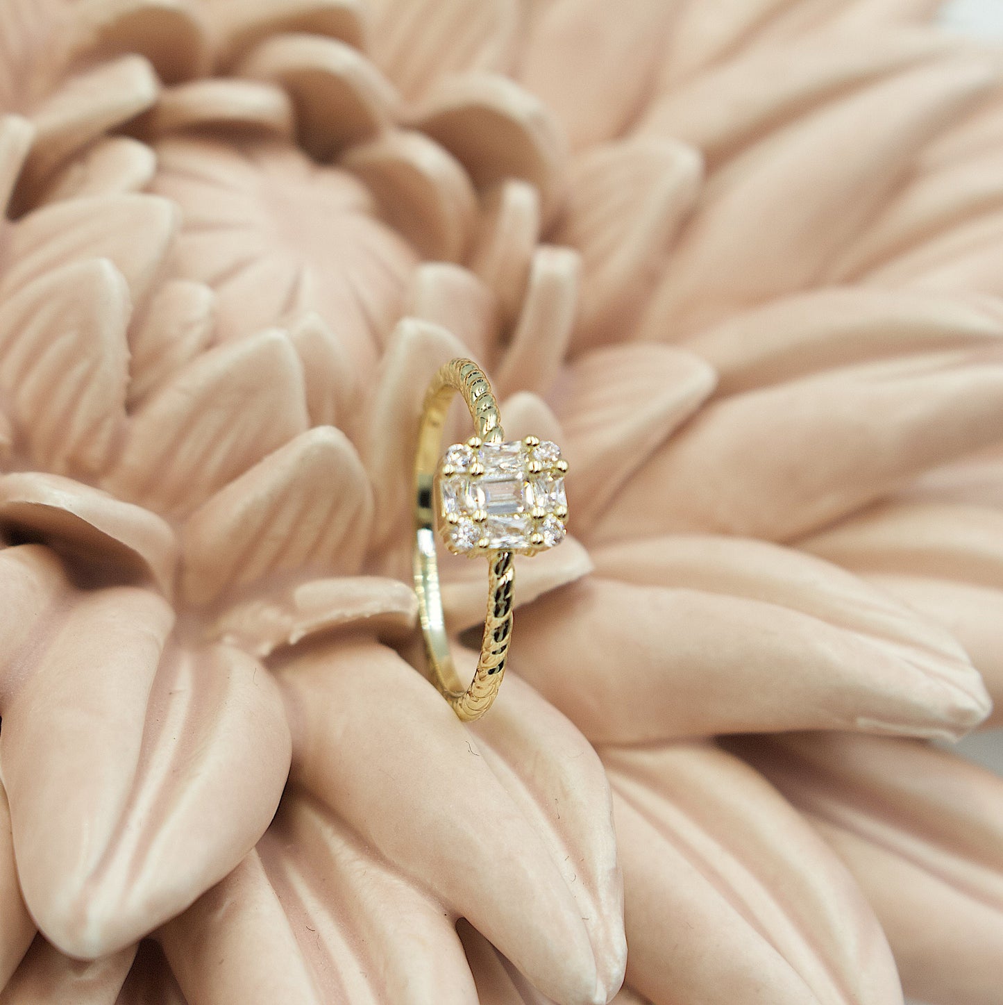 Twisted Rim With A Mix Of Shiny Stones Ring