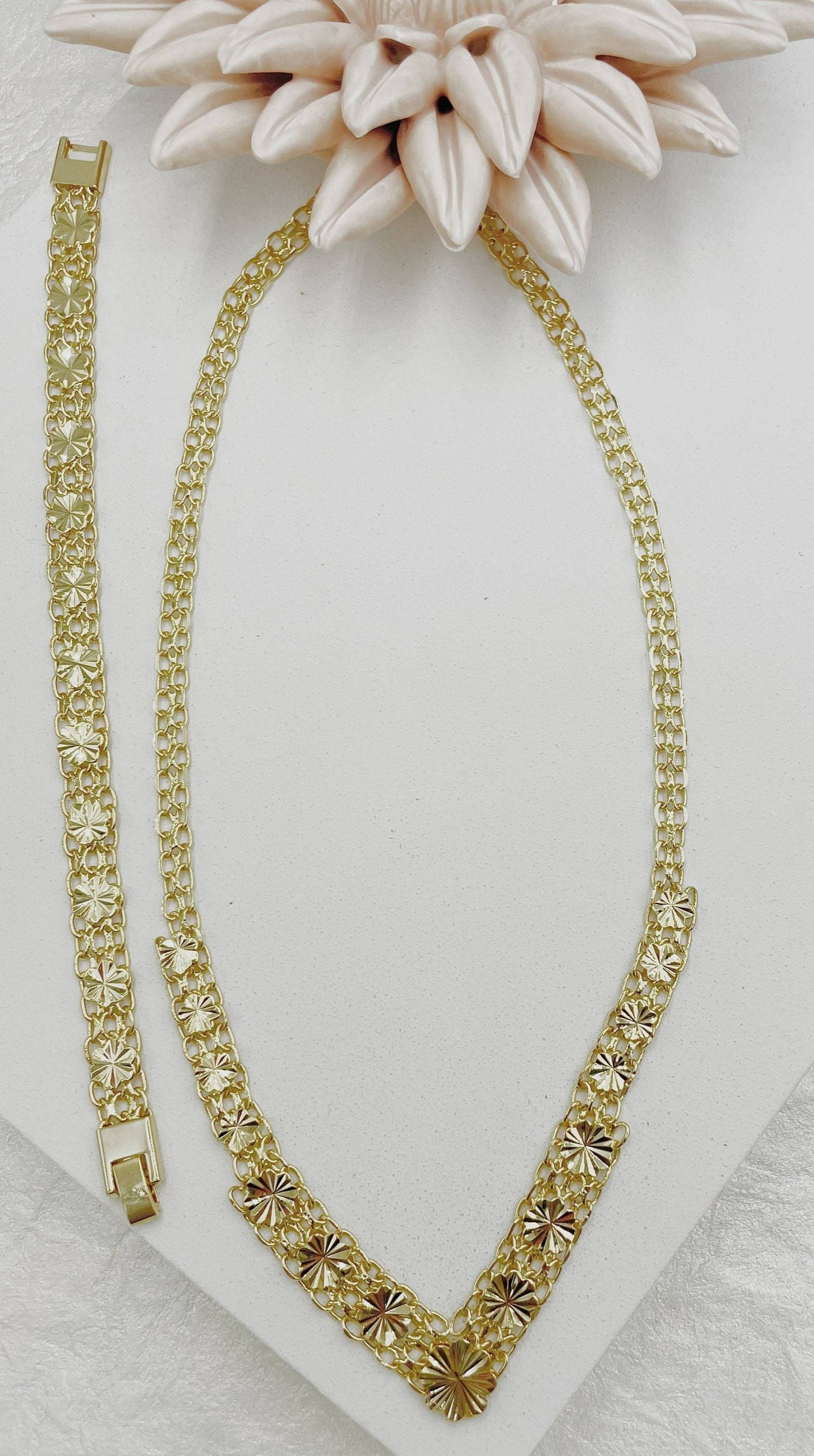 Diamond Cut Flowers Design Necklace & Bracelet Set