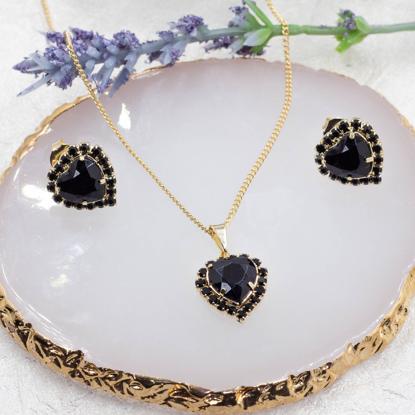 Beautiful Heart Shaped Pendant Necklace & Stud Earrings Set