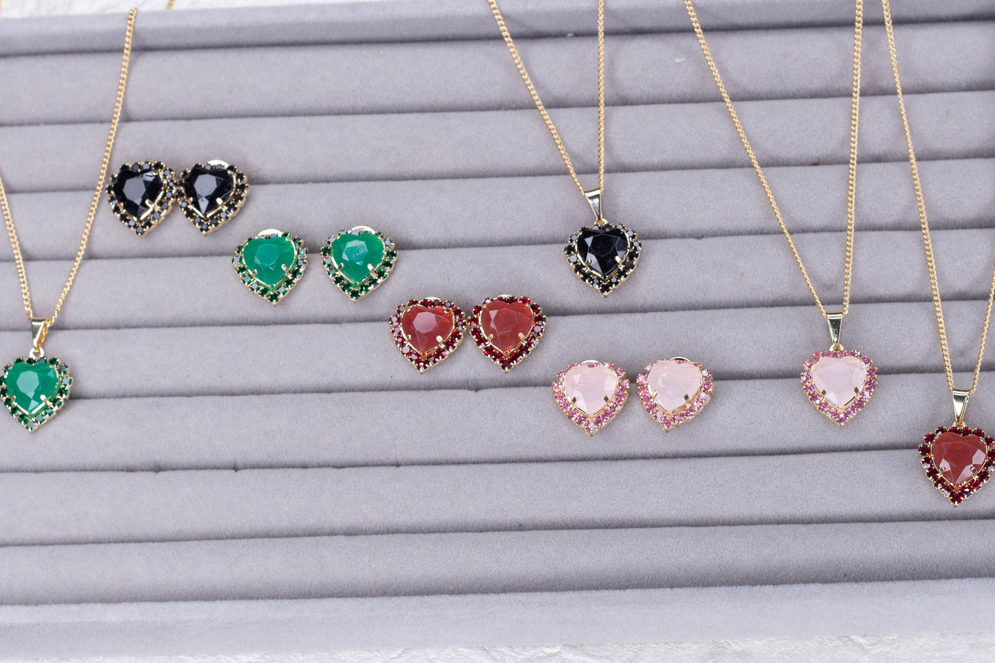 Beautiful Heart Shaped Pendant Necklace & Stud Earrings Set