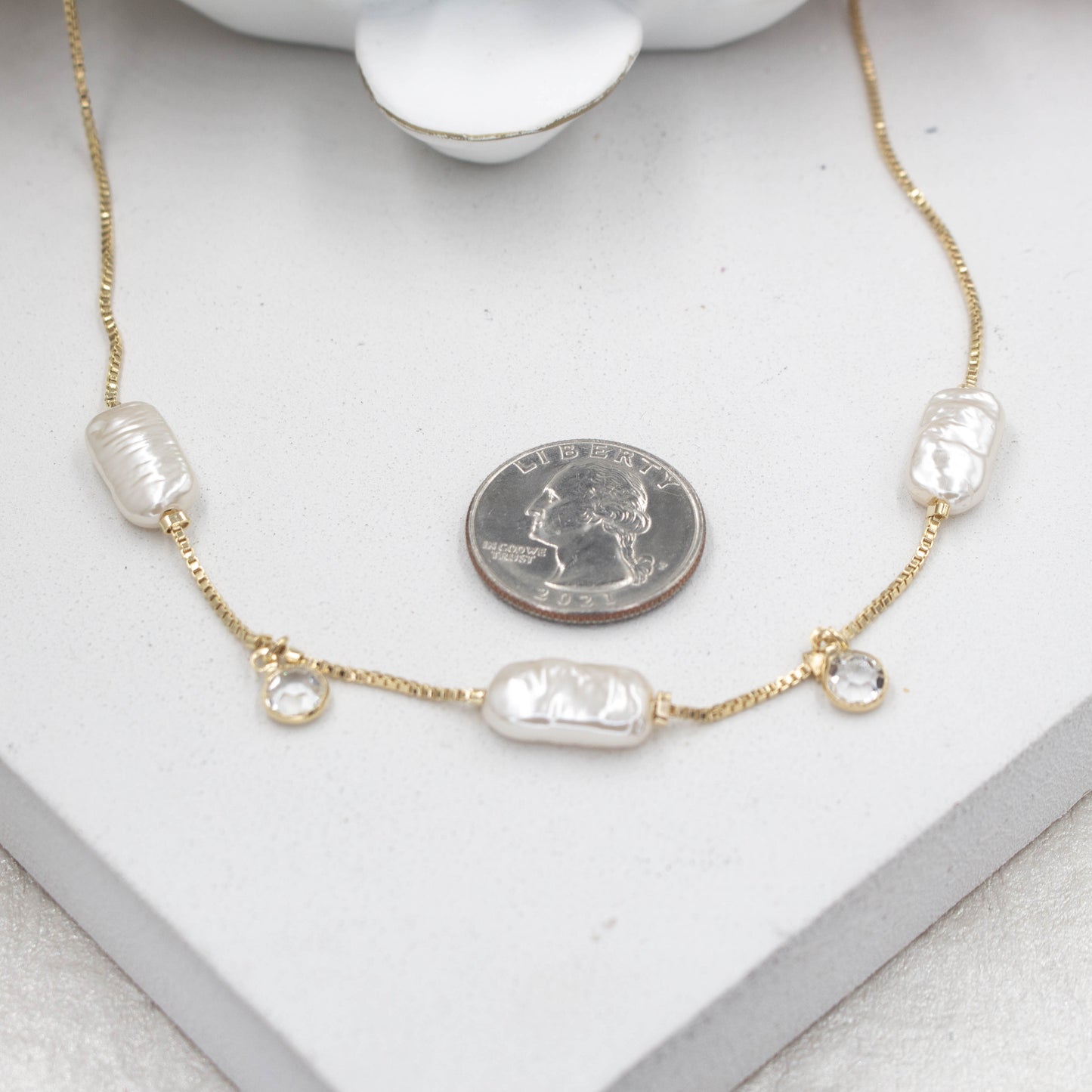 3 Pearls and Light Spot Necklace