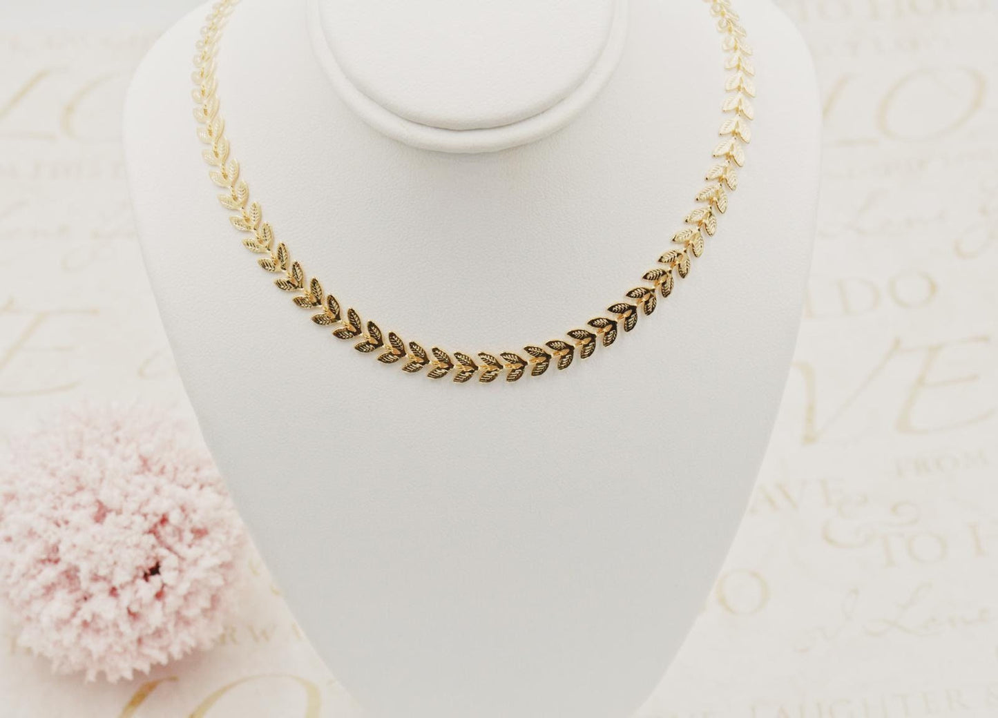 Dainty Detailed Leaves Choker