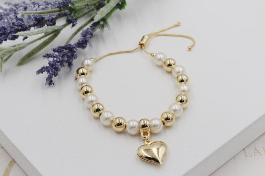 Pearl and Gold Beads with Golden Heart Charm Pendant Bracelet