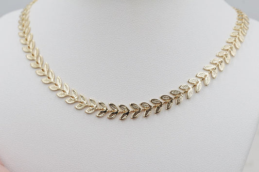 Dainty Detailed Leaves Choker