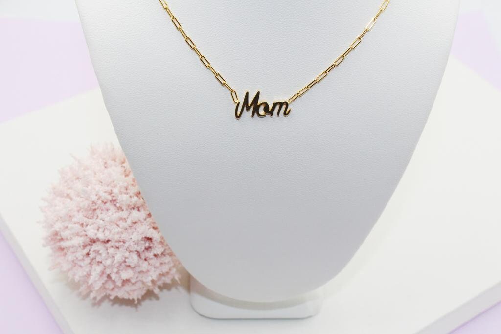 Mom Script Paperclip Chain Necklace