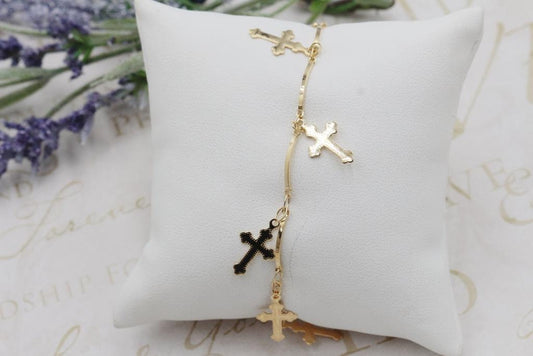 Scalloped Chain with Dainty Detailed Cross Charms Bracelet