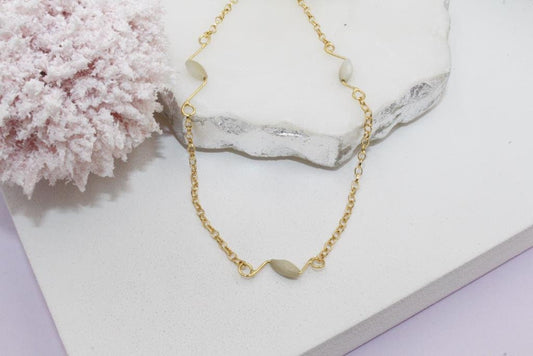 Beautiful White Bead Detailed Rolo Chain Necklace