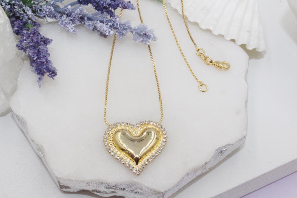 Traced Golden Heart Box Chain Necklace