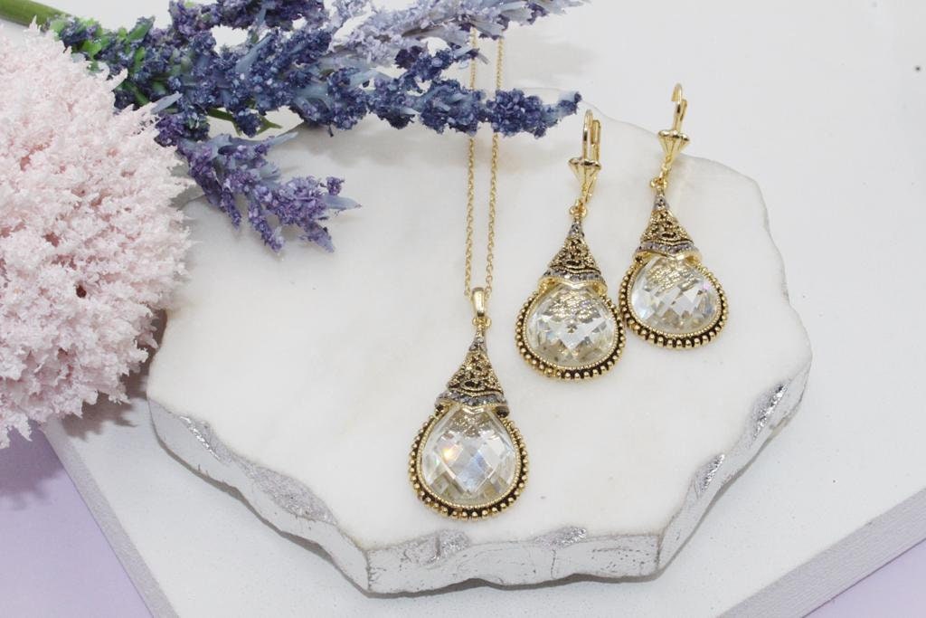 Filigree Tear Drop Set