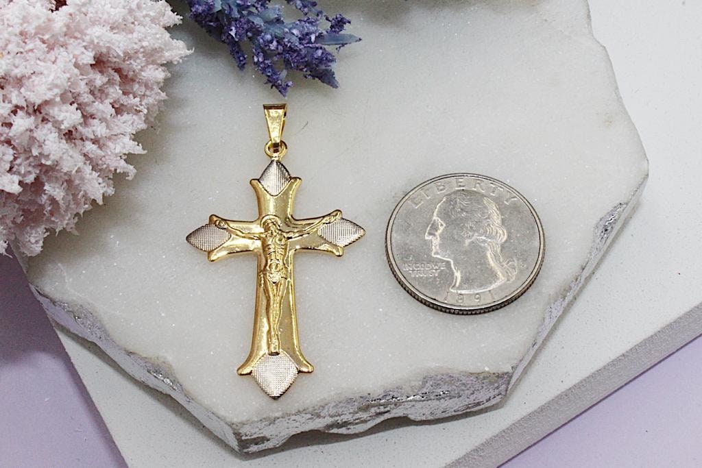 Silver Pointed Crucifix Pendant