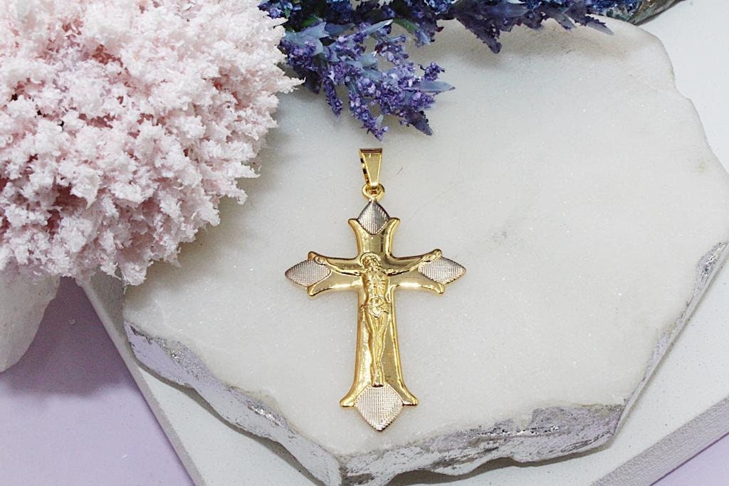 Silver Pointed Crucifix Pendant