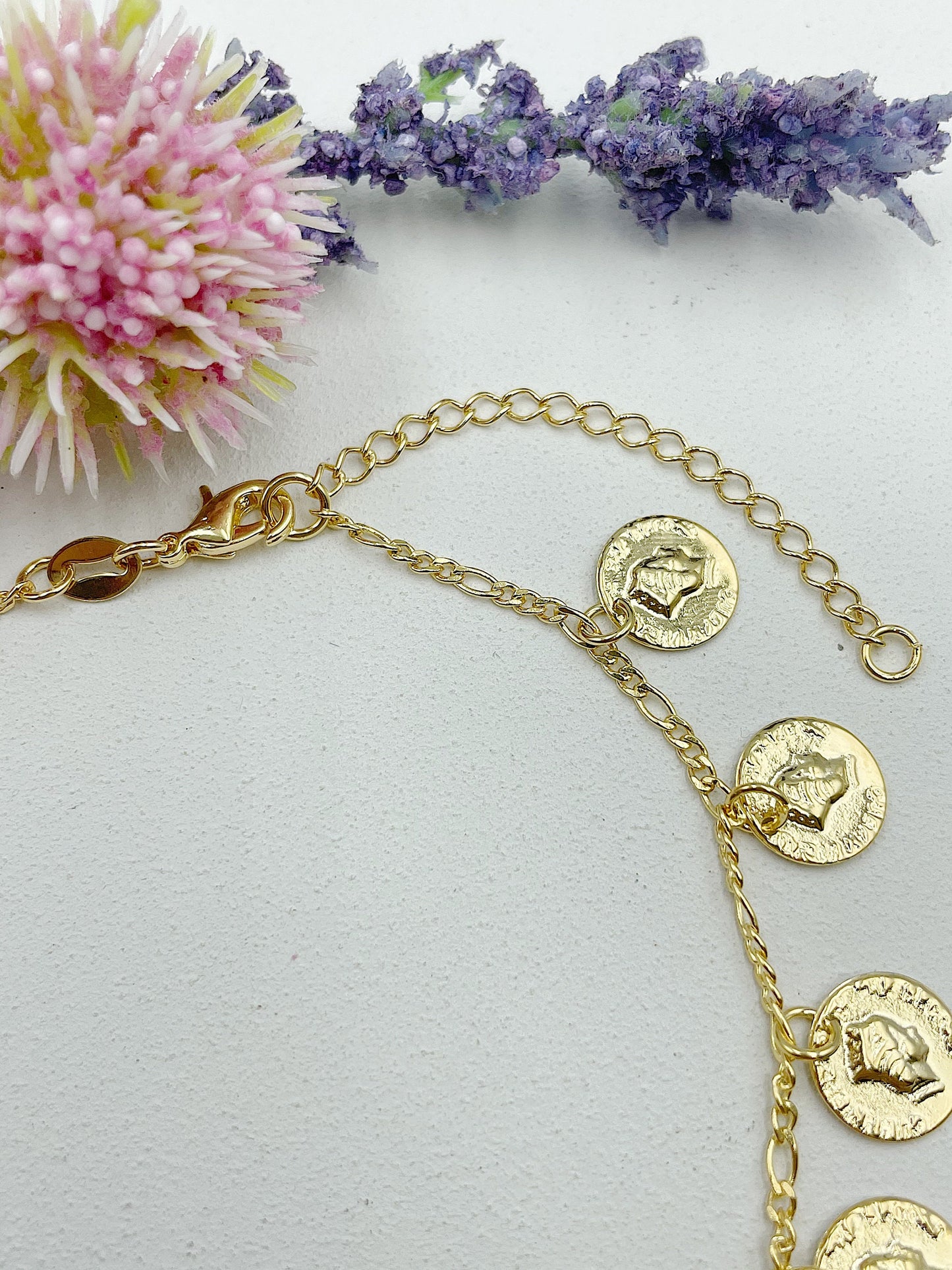 12 Queen Elizabeth Medals On The Figaro Chain Anklet