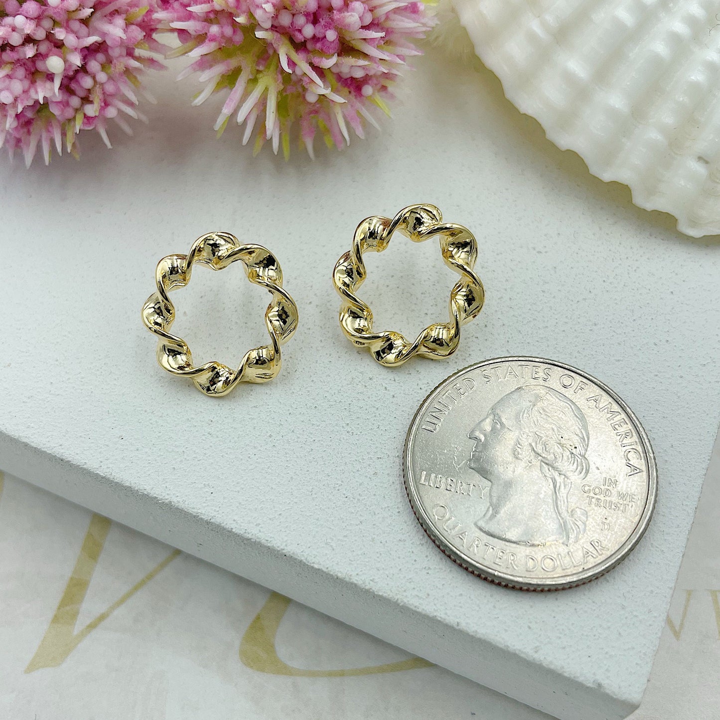 Twisted Circle Stud Earrings