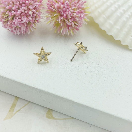 Star With A Light Stone In The Middle Stud Earrings