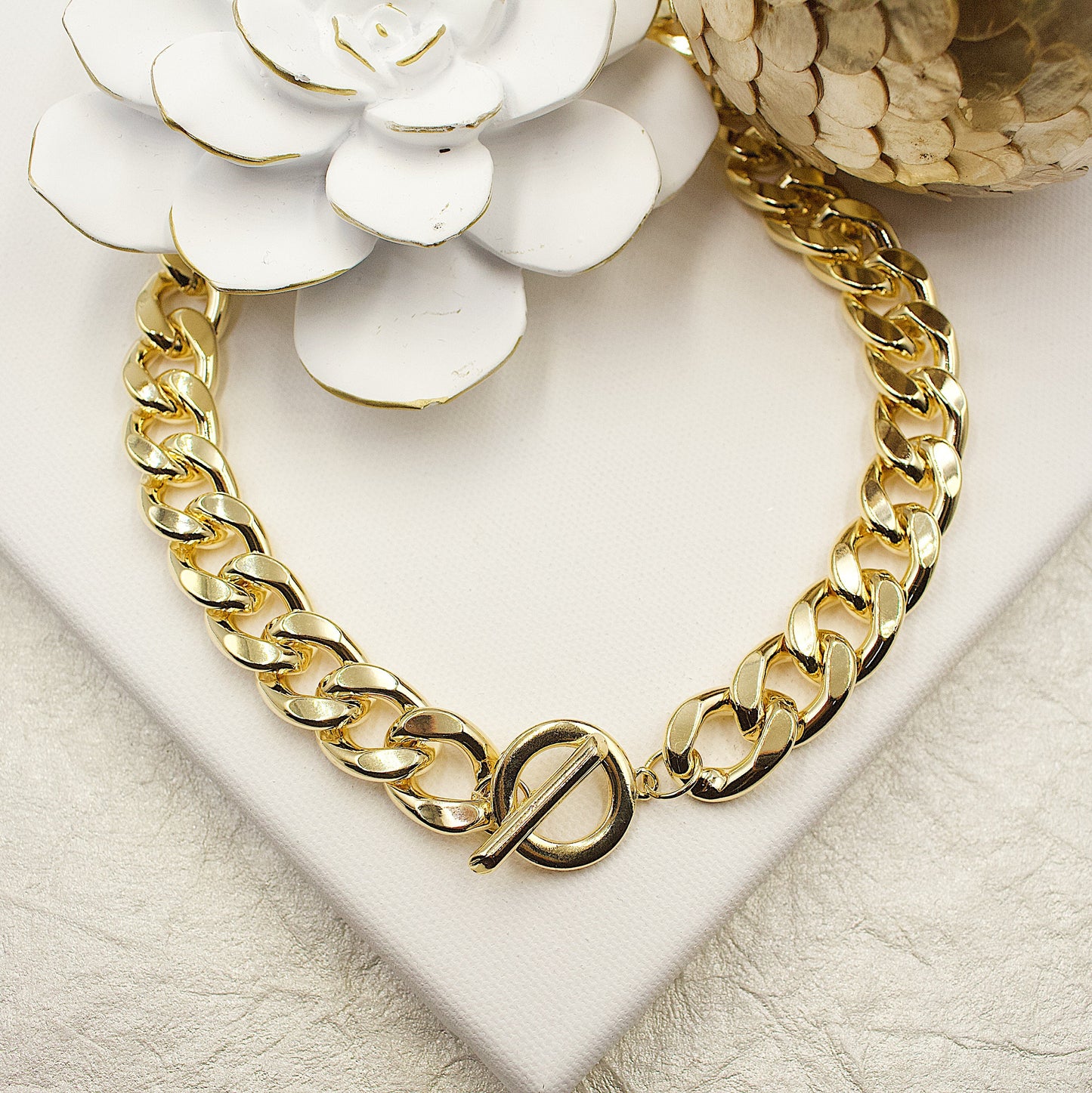 Thick Chain With Toggle Clasp Necklace