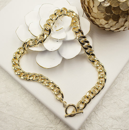 Medium Chain With Toggle Clasp Necklace