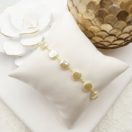 Rounded Flat Pearl Bracelet