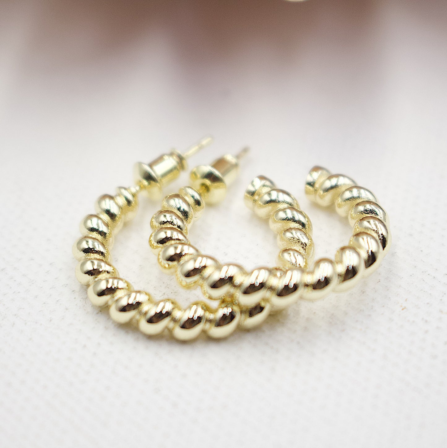 Open Ring With Twisted Metal Earrings