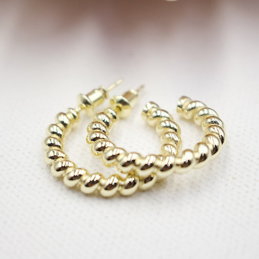 Open Ring With Twisted Metal Earrings