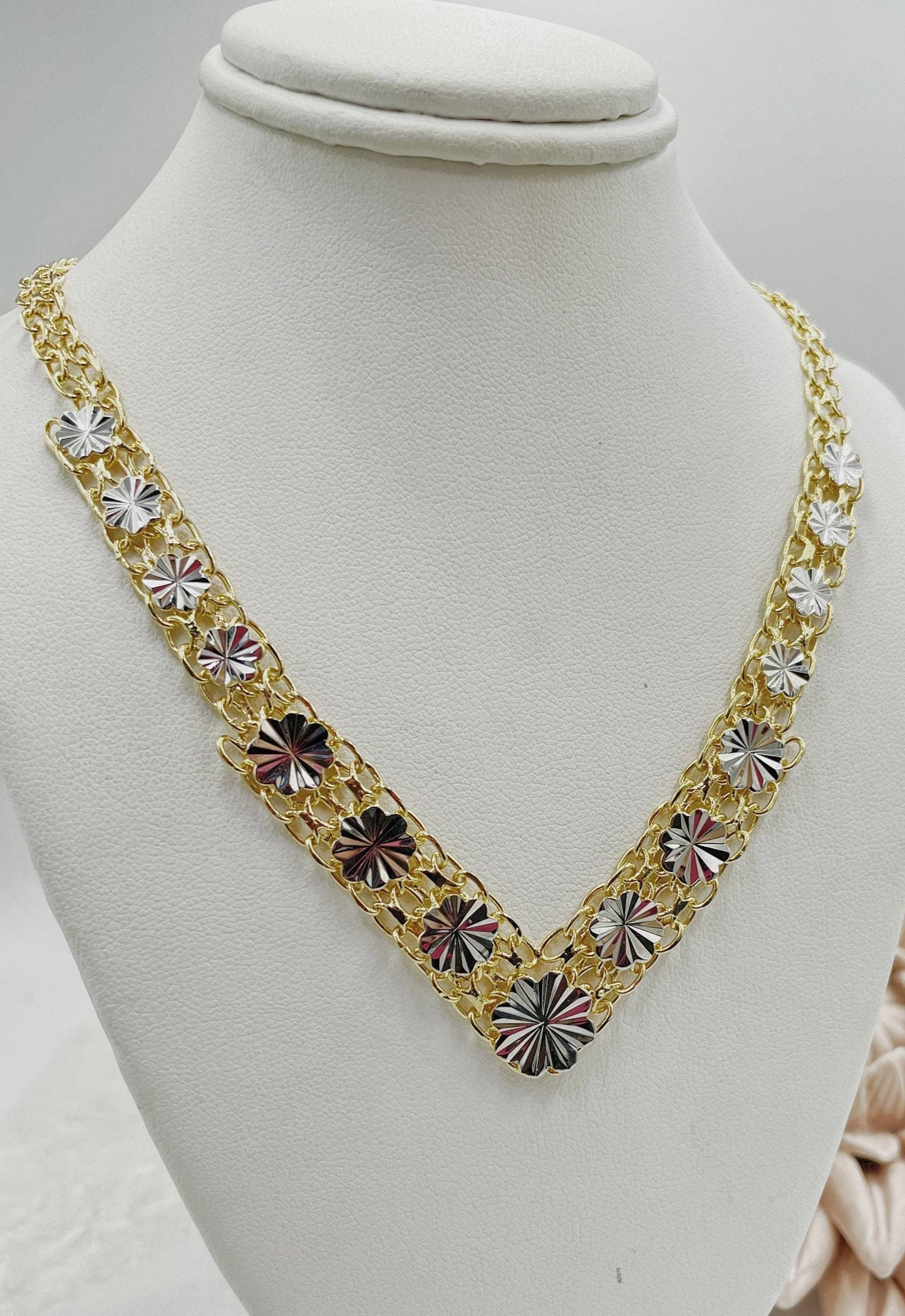 Diamond Cut Flowers Design Necklace