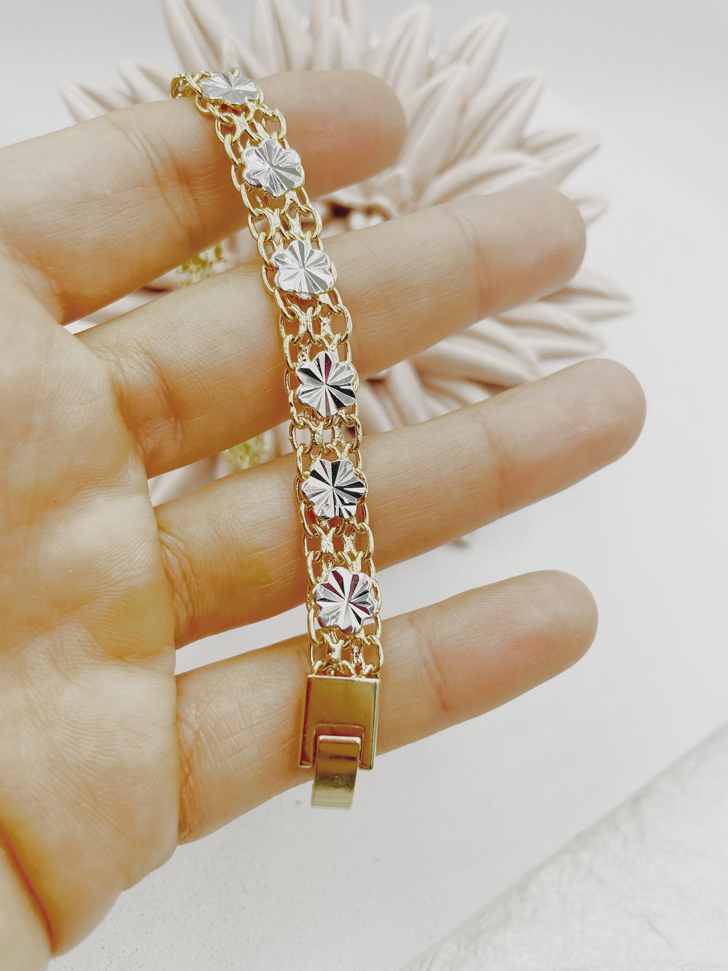 Diamond Cut Flowers Design Bracelet