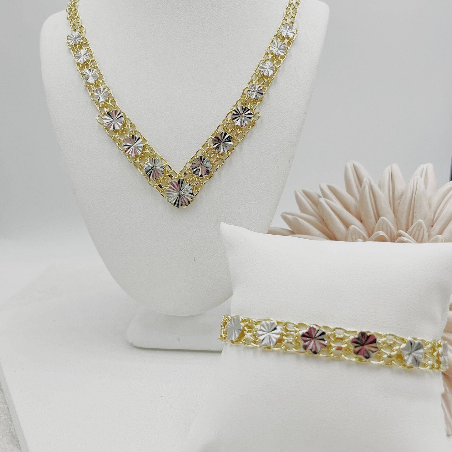 Diamond Cut Flowers Design Necklace & Bracelet Set