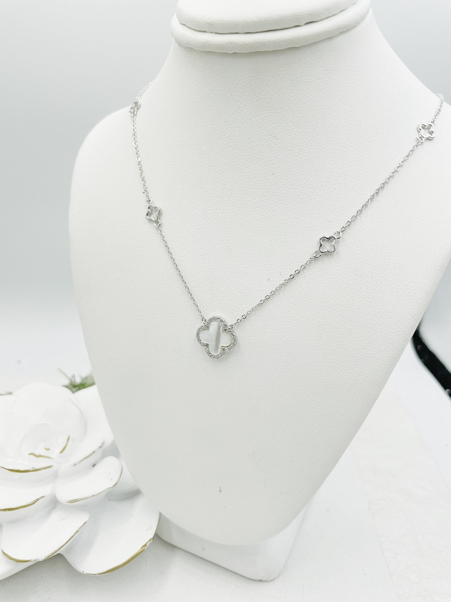 Flower Design Rolo Chain Necklace