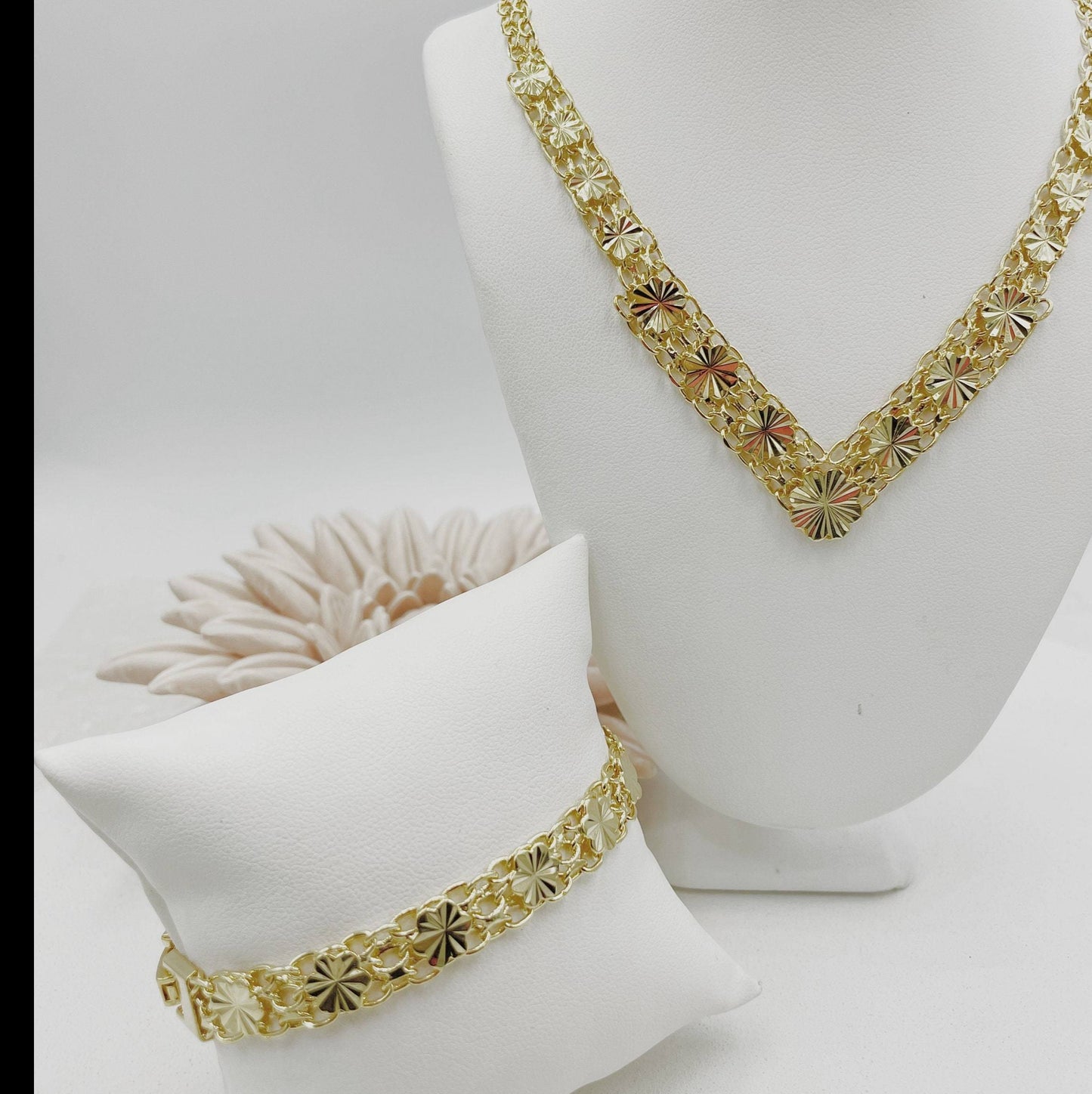 Diamond Cut Flowers Design Necklace & Bracelet Set