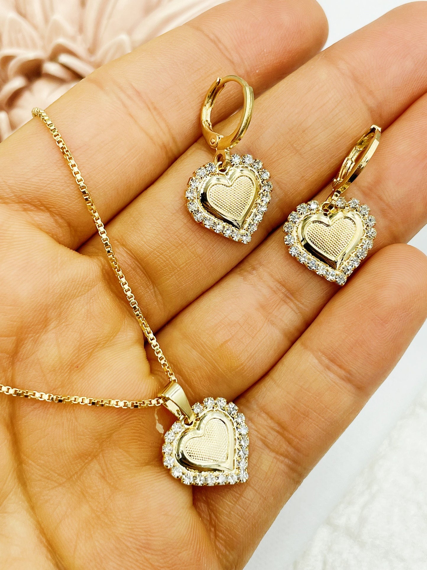 Pretty Heart Design Zirconia Necklace and Huggie Set